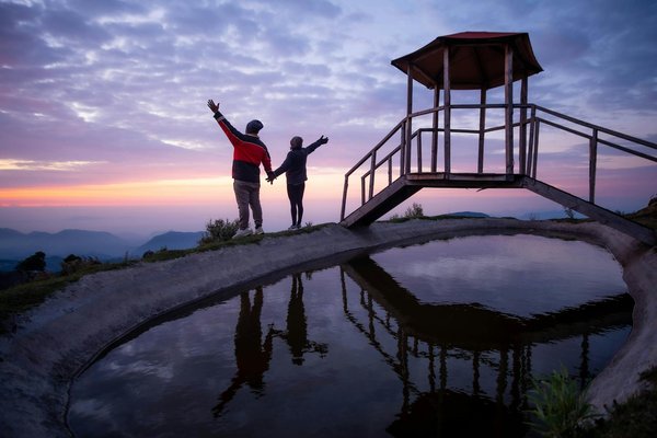 Comment trouver une croisière qui offre des stages de survie en mer avec des experts?