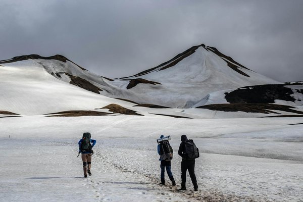 Quels sont les équipements indispensables pour un camping en région de forêt de sapins en hiver?